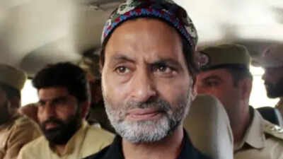 jklf chief yasin malik decides not to contest trial in 1990 murder of kashmiri pandit nurse chooses to separate from wife